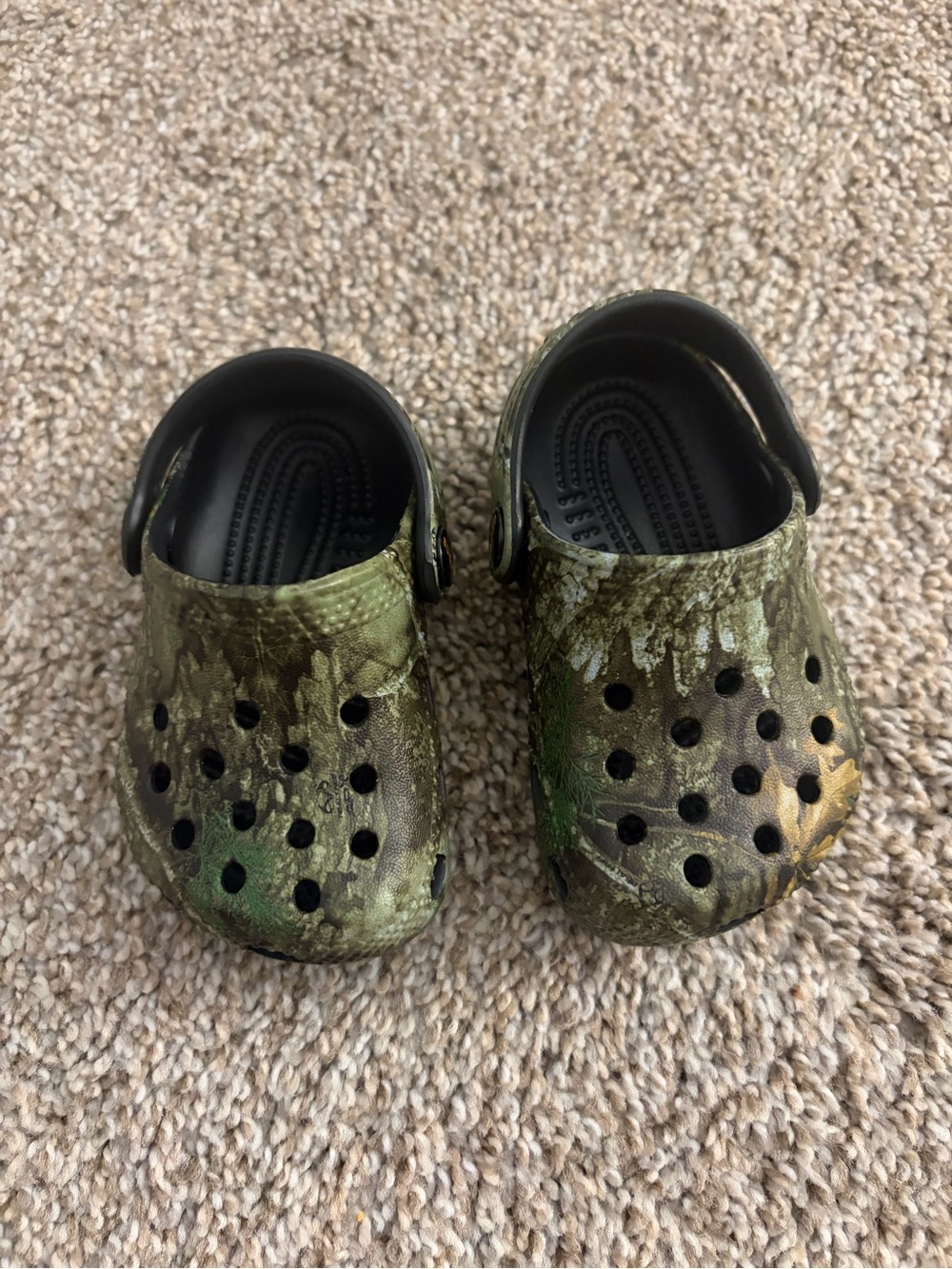 CROCS Kids Clogs in Green Camo with Black Strap